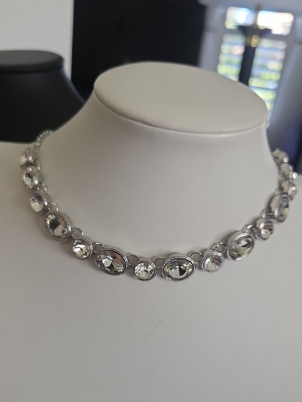 Paparazzi Girls Gotta Glow White Necklace NWT